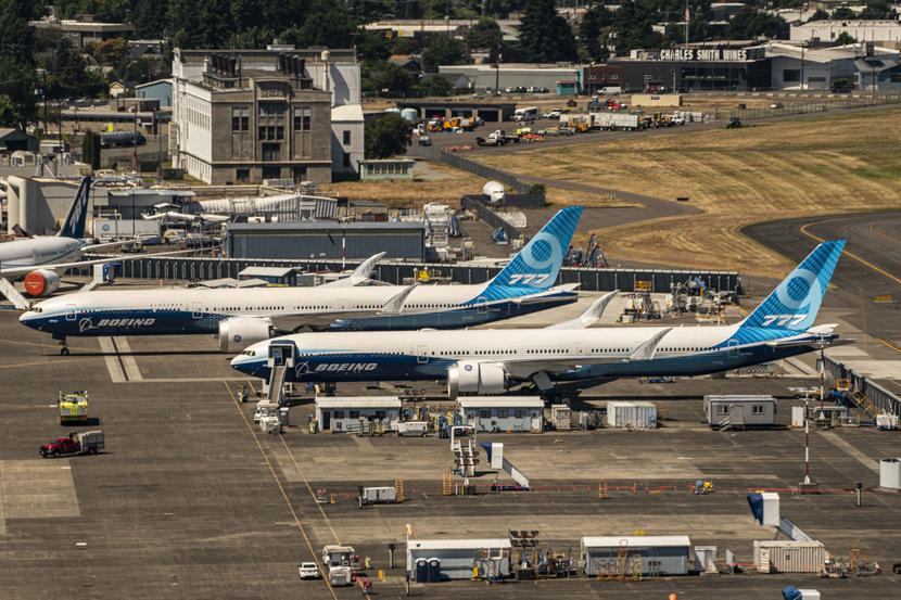 Boeing 777X w fabryce koncernu Boeing Fields w Seattle Boeing 777X w fabryce koncernu Boeing Fields w Seattle