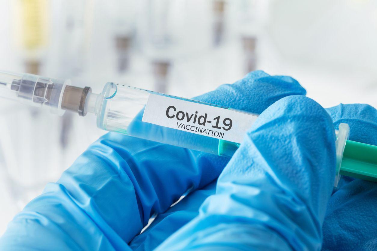 Południowoafrykański wariant koronawirusa osłabia działanie szczepionek