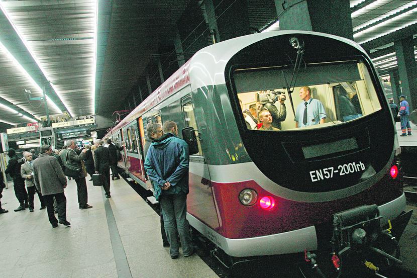 PRZESTAWIENIE ZWROTNICY: