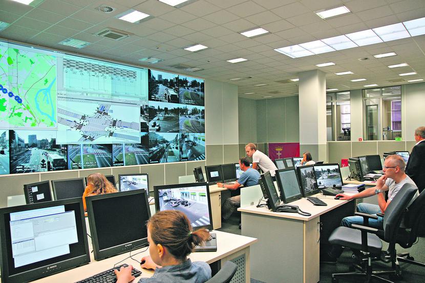 SZYBCIEJ I BEZPIECZNIEJ: W Trójmieście na etapie odbioru jest system zarządzania ruchem Tristar. Dzięki systemowi miasto chce uzyskać lepszą o około 7 proc. przepustowość ruchu drogowego. [FOT. ARC] 