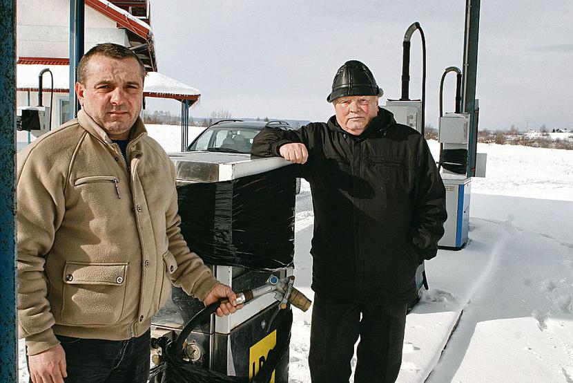 Budowana na kredyt stacja paliw miała zabezpieczyć przyszłość rodziny. Błąd wynikający ze zmiany prawa spowodował jednak, że spółka cywilna stała sie kamieniem u szyi dla rodziny Jana i Fryderyka Łąckich. [FOT. PASZKOWSKI]