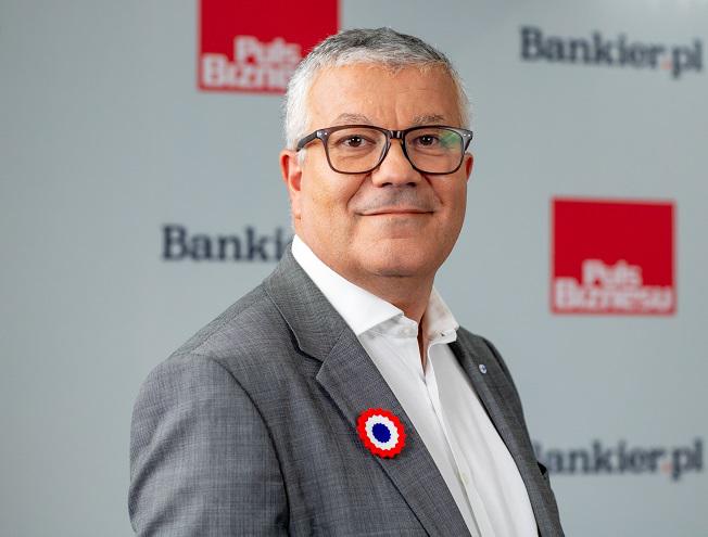 Nasza strategia do 2026 r. nadal uwzględnia transformację żywieniową, która stała się jedną z podstaw naszego sukcesu, ale chcemy być znani także jako lider odpowiedzialnej dystrybucji. Nasze trzy filary to zapobieganie marnotrawstwu, neutralność węglowa oraz inkluzywność - Tareck Ouaibi prezes Carrefour Polska Nasza strategia do 2026 r. nadal uwzględnia transformację żywieniową, która stała się jedną z podstaw naszego sukcesu, ale chcemy być znani także jako lider odpowiedzialnej dystrybucji. Nasze trzy filary to zapobieganie marnotrawstwu, neutralność węglowa oraz inkluzywność - Tareck Ouaibi prezes Carrefour Polska