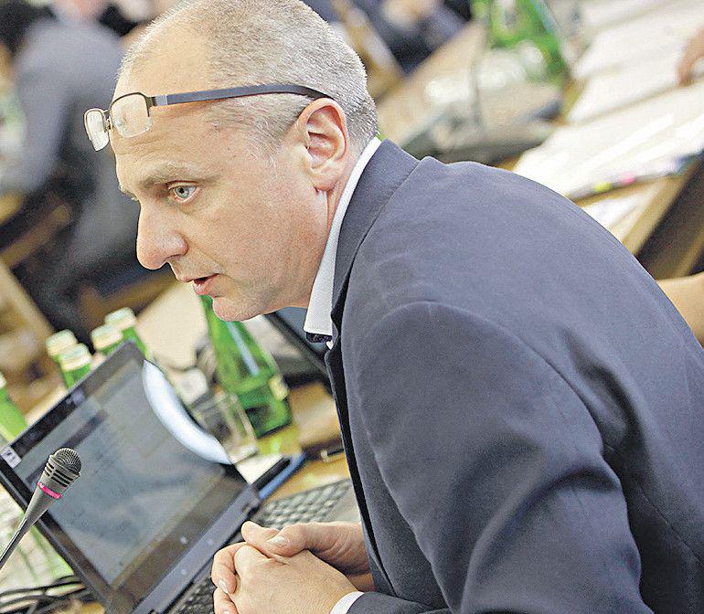 DZIURY PO PAPIEROSACH: