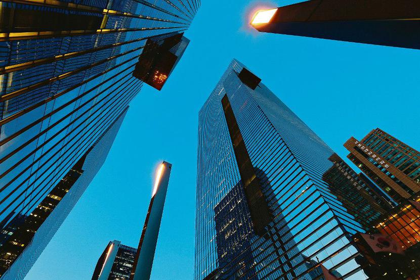 Kowalski zarobi na biurach: