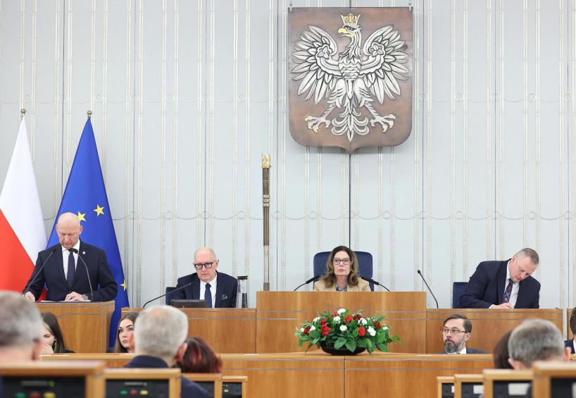 Senat nie wniósł poprawek do nowelizacji Prawa farmaceutycznego, która przewiduje dostępność jednego z hormonalnych środków antykoncepcyjnych (octanu uliprystalu) dla osób powyżej 15 lat. Senat nie wniósł poprawek do nowelizacji Prawa farmaceutycznego, która przewiduje dostępność jednego z hormonalnych środków antykoncepcyjnych (octanu uliprystalu) dla osób powyżej 15 lat.