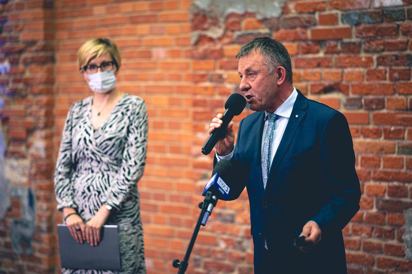 Karol Młynarczyk, wicewojewoda łódzki, i Agnieszka Sygitowicz