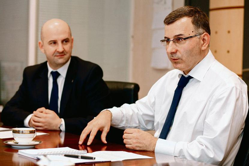 Zbigniew Jagiełło, prezes PKO BP, zapowiada, że spektakularnych przejęć na razie nie będzie. Najpierw stworzy oddziały i zrobi rekonesans zagranicznych rynków. Forpocztę tworzy PKO Leasing kierowany przez Pawła Pacha, który w Szwecji otworzył spółkę leasingową.
 [FOT. WM]
 