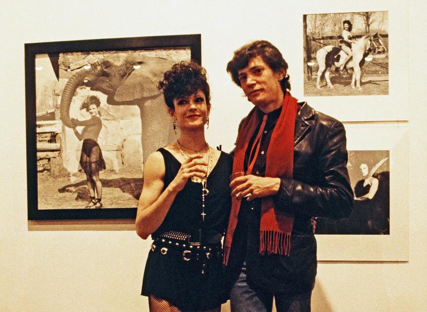 Fotografik Robert Mapplethorpe i Lisa Leon, mistrzyni w kulturystyce kobiet, na otwarciu wystawy w Nowym Jorku