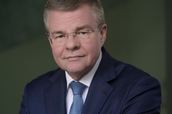 Uniwersalna sztuczna inteligencja Uniwersalna sztuczna inteligencja