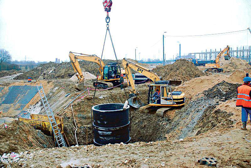Inwestycje w oczyszczalnie ścieków i kanalizacje pochłonęły w latach 2010-11 około 15 mld zł. To nie wystarczy. Aby spełnić unijne wymogi, trzeba zainwestować kolejne miliardy. [FOT. ARC]